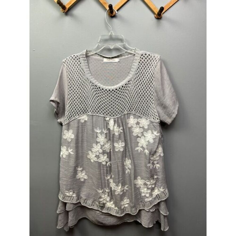 SIMPLY COUTURE Blouse Womens small gray floral layered short sleeve top